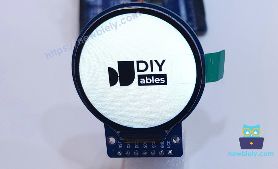 ESP8266 NodeMCU 원형 tft lcd 디스플레이 화면이 sd 카드에서 이미지를 표시합니다.